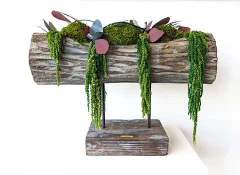 FOREST LOG STAND II – Preserved Moss Sculpture