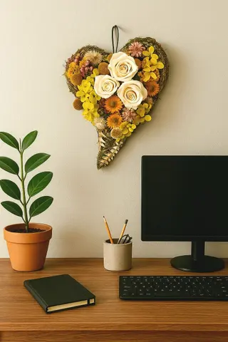 GOLDEN HEART – Preserved Floral Wall Ar