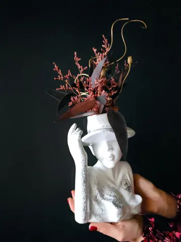 HAT-TITUDE – Preserved Floral Sculpture
